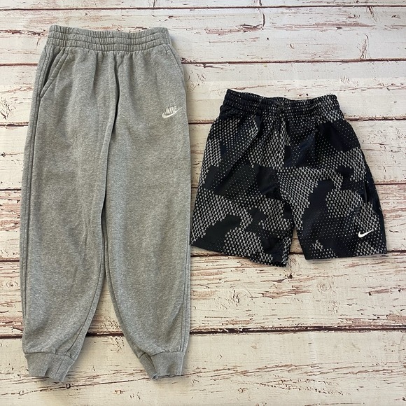 Nike Boy's Gray Jogger‎ Sweatpants & Shorts Size Medium M Cotton Gym Athleisure - Picture 1 of 9